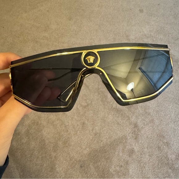 Authentic Versace unisex sunglasses - Picture 6 of 6